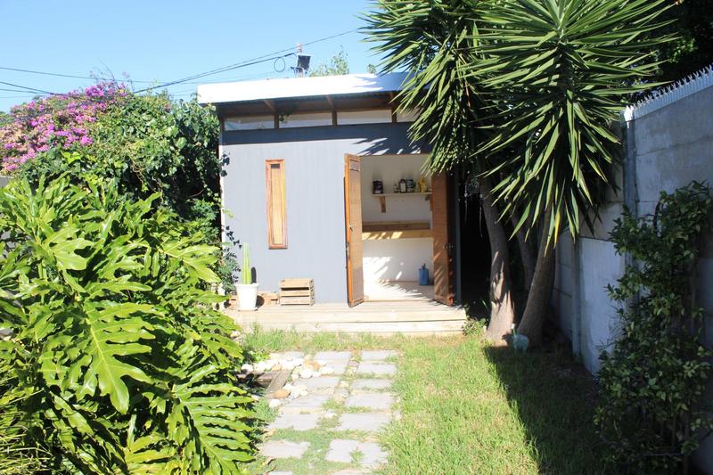 To Let 2 Bedroom Property for Rent in Woodstock Western Cape